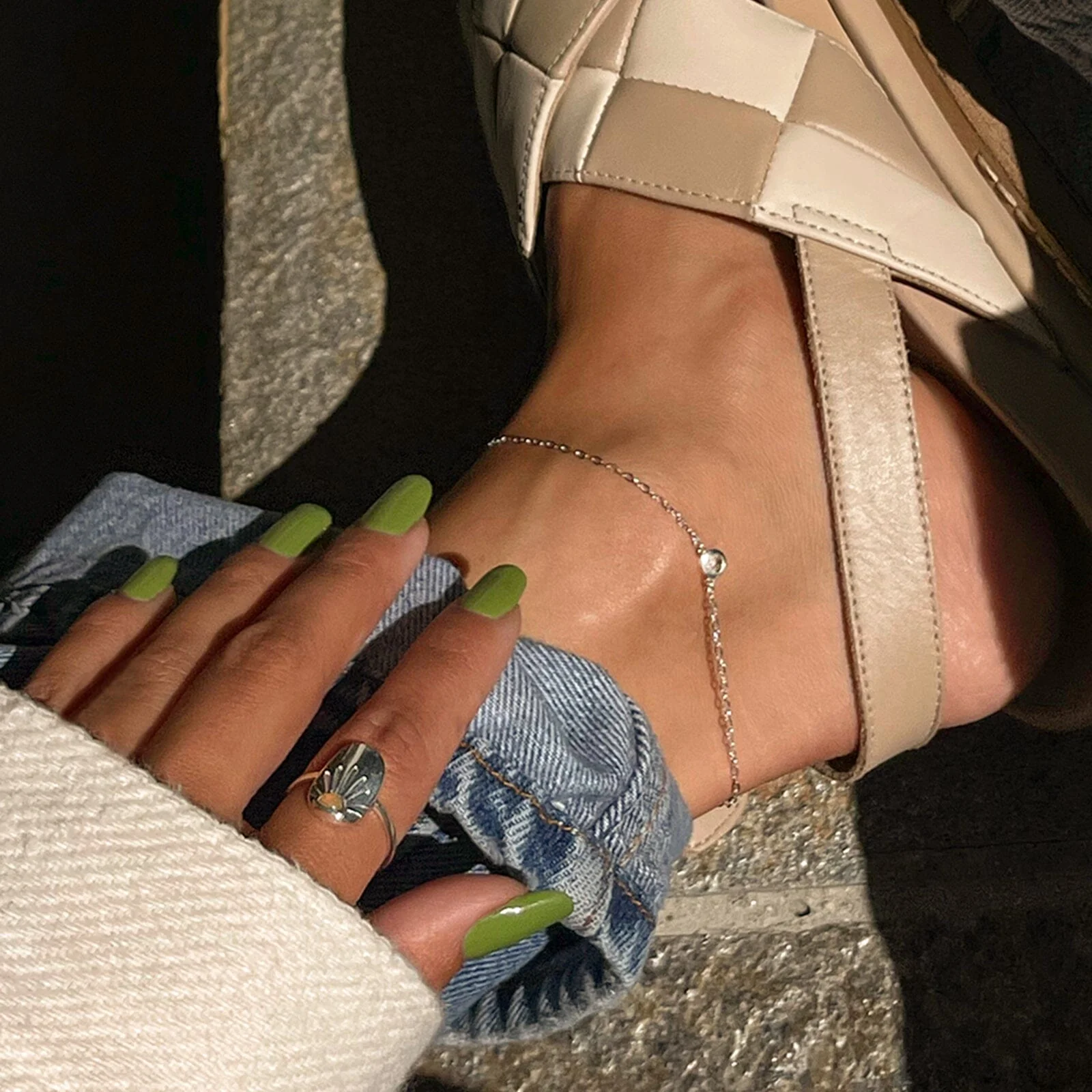 Shimmering Chain Anklet - Image 4